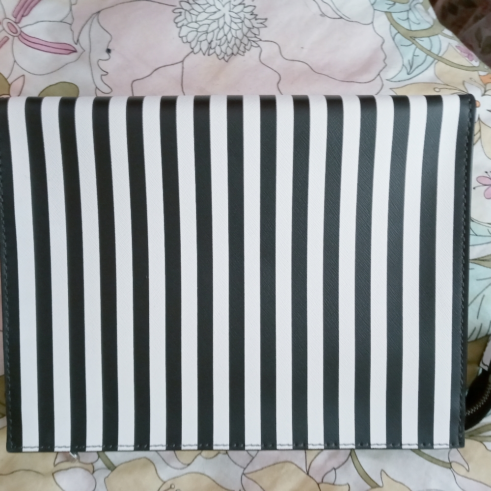 ⭐❤️Henri Bendel GORGEOUS and STUNNING Floral Bag or cosmetic pouch ❤️⭐Fl… - Picture 4 of 16